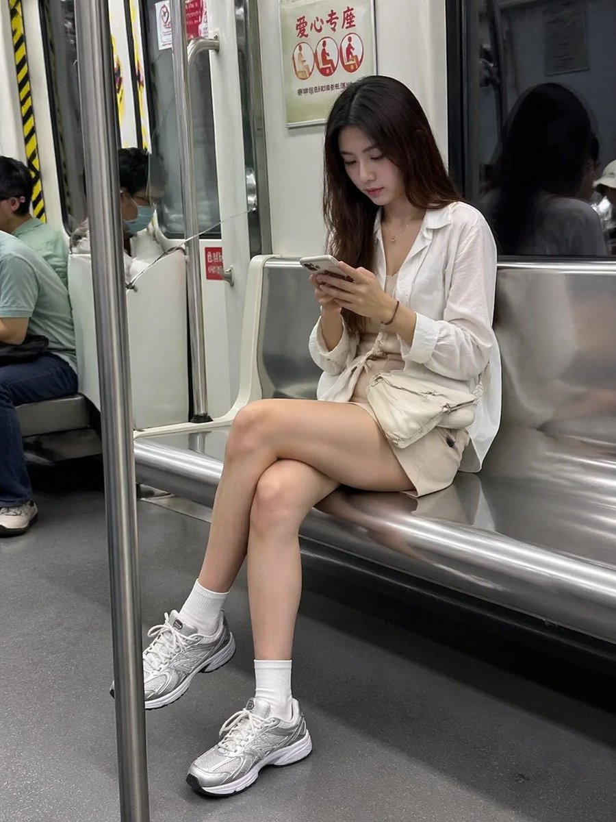 地铁手机抓拍照